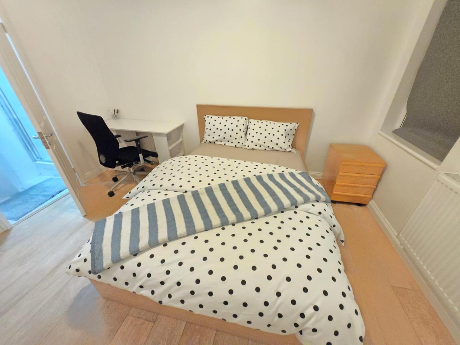 Chariss Room 5 Norwood Bagian luar foto